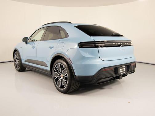 2025 Porsche Macan 4