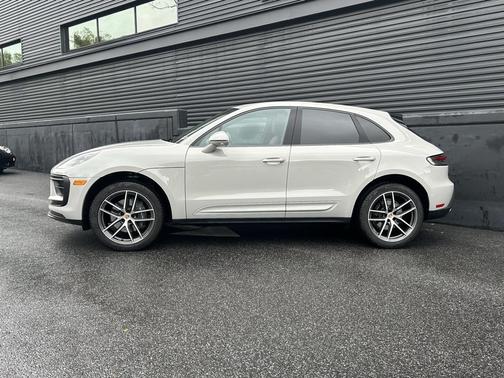 2025 Porsche Macan Base