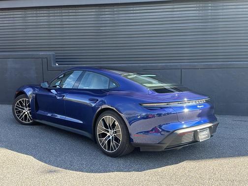 2022 Porsche Taycan 