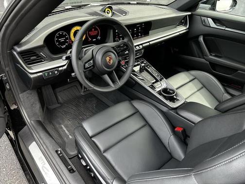 2025 Porsche 911 Carrera