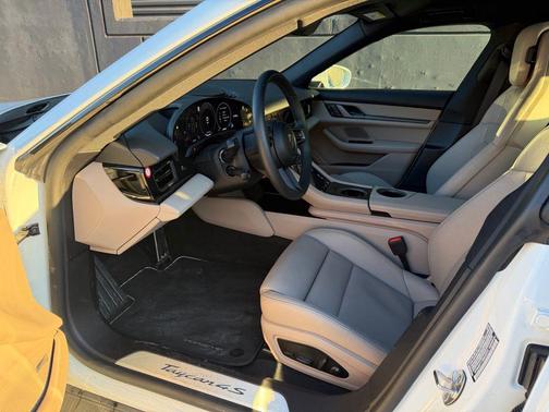 2025 Porsche Taycan 4S