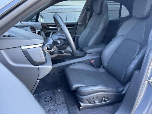 2025 Porsche Macan 4S