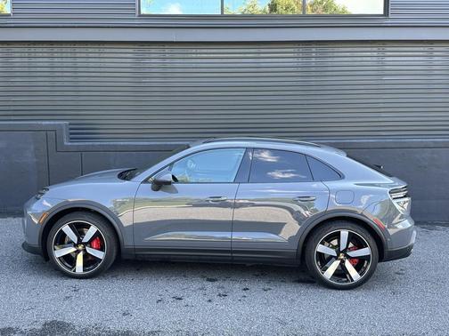 2025 Porsche Macan 4S