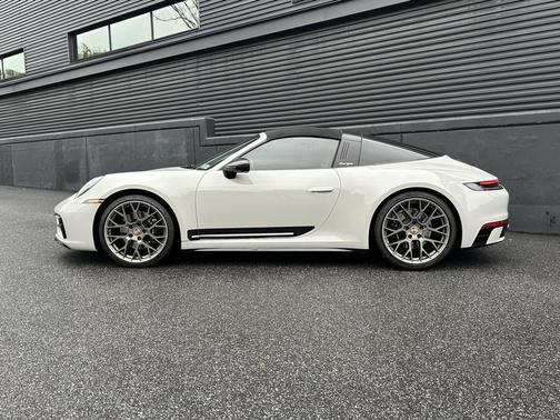2022 Porsche 911 Targa 4S