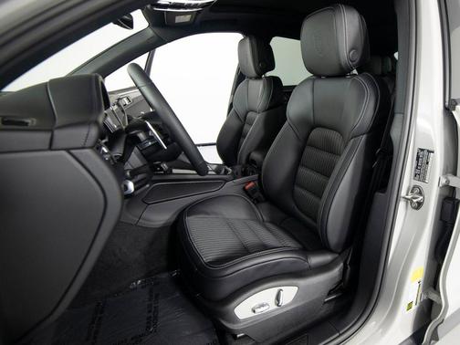 2026 Porsche Macan T