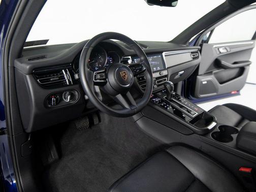 2025 Porsche Macan T