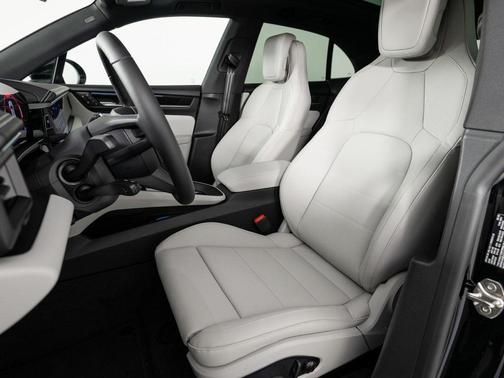 2025 Porsche Macan 4