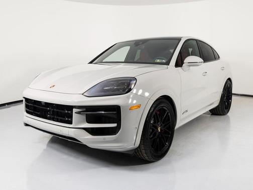 2025 Porsche Cayenne GTS