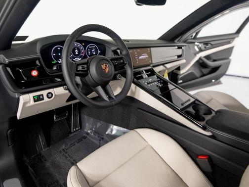 2026 Porsche Panamera 4