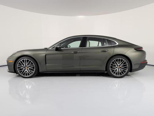 2026 Porsche Panamera 4