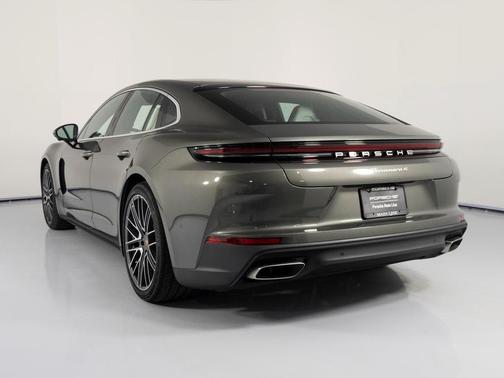 2026 Porsche Panamera 4