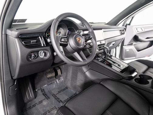 2025 Porsche Macan S