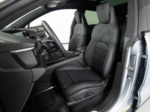 Dolomite Silver Metallic 2026 Porsche Macan Macan Electric 4