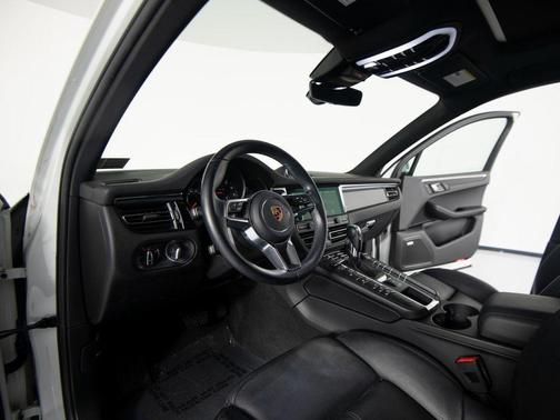 2020 Porsche Macan 
