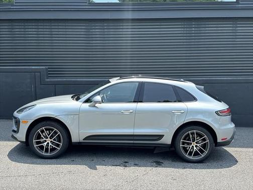 2025 Porsche Macan Base
