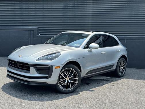 2025 Porsche Macan Base