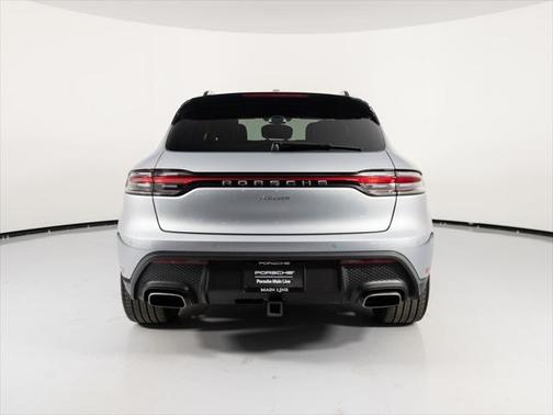 2025 Porsche Macan Base