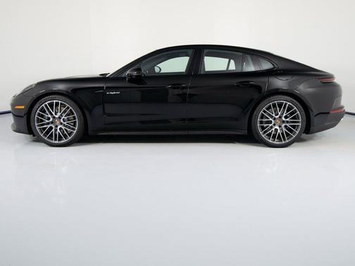 2026 Porsche Panamera 4