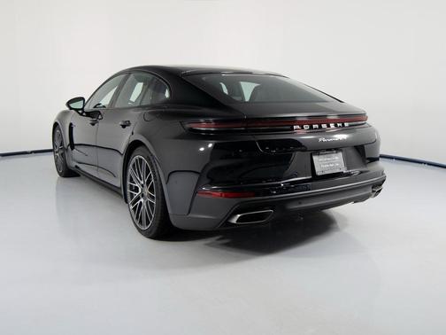 2026 Porsche Panamera 4