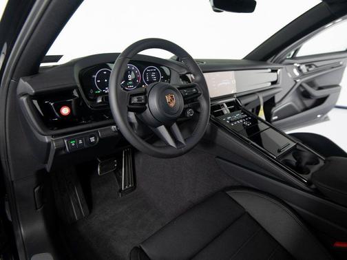 2026 Porsche Panamera 4