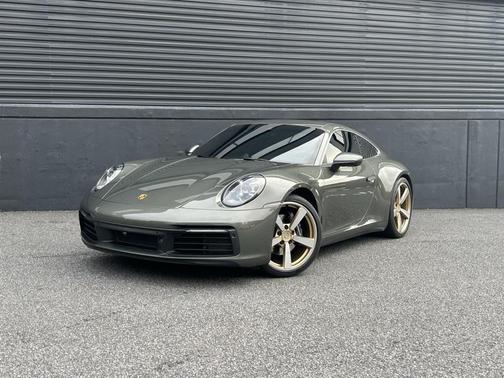 2022 Porsche 911 Carrera 4