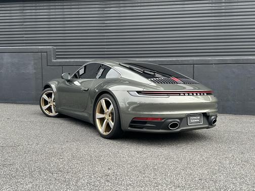 2022 Porsche 911 Carrera 4