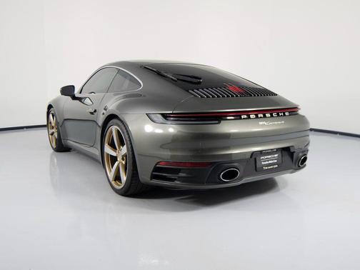 2022 Porsche 911 Carrera 4