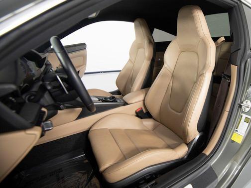 2022 Porsche 911 Carrera 4