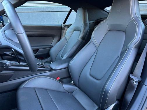 2025 Porsche 911 Carrera 4 GTS