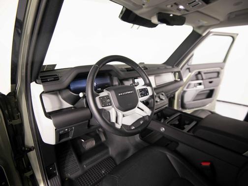 2024 Land Rover Defender 110 P300