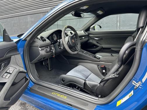 2023 Porsche 718 Cayman GT4 RS