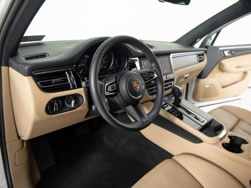 2025 Porsche Macan T