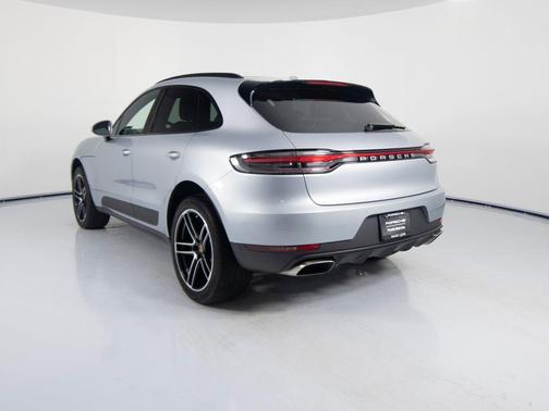 Dolomite Silver Metallic 2021 Porsche Macan Macan