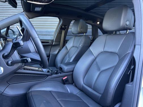 2025 Porsche Macan T