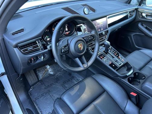 2025 Porsche Macan T