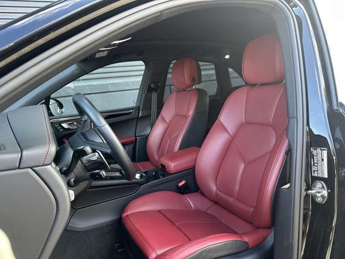 2025 Porsche Macan T