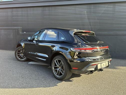 2025 Porsche Macan T