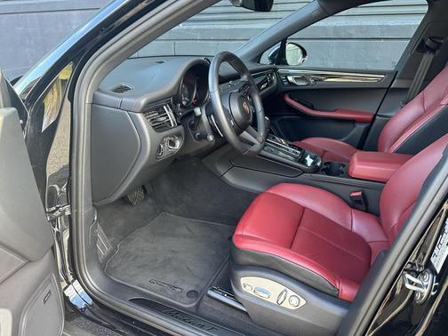 2025 Porsche Macan T