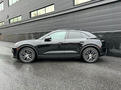2025 Porsche Macan 4