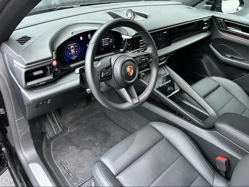 2025 Porsche Macan 4