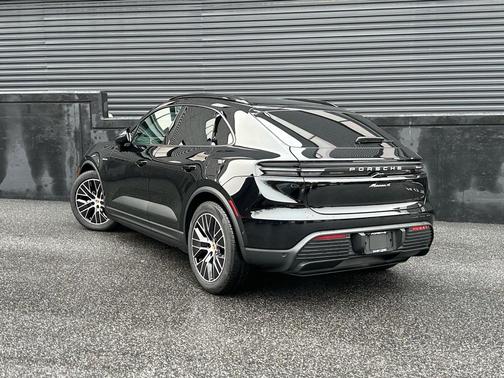 2025 Porsche Macan 4