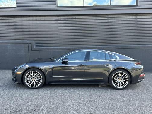 2025 Porsche Panamera 4