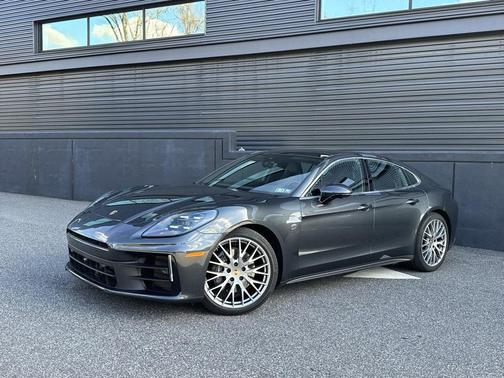 2025 Porsche Panamera 4