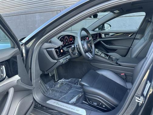 2025 Porsche Panamera 4