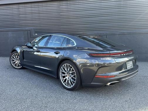 2025 Porsche Panamera 4
