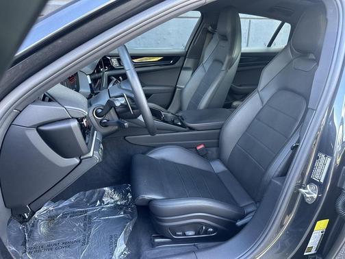 2025 Porsche Panamera 4