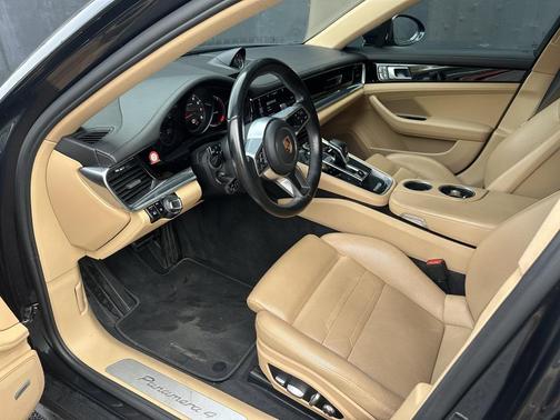 2020 Porsche Panamera 4