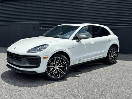 2025 Porsche Macan Base
