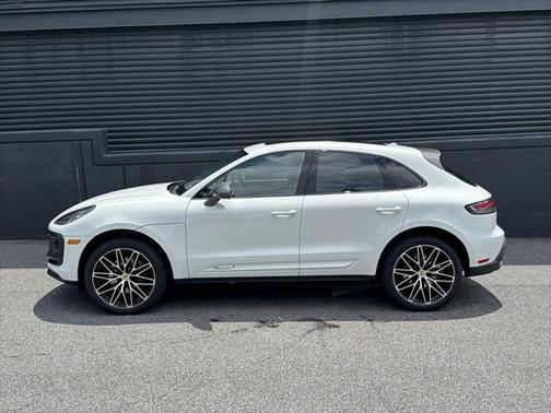 2025 Porsche Macan Base