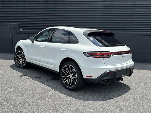 2025 Porsche Macan Base